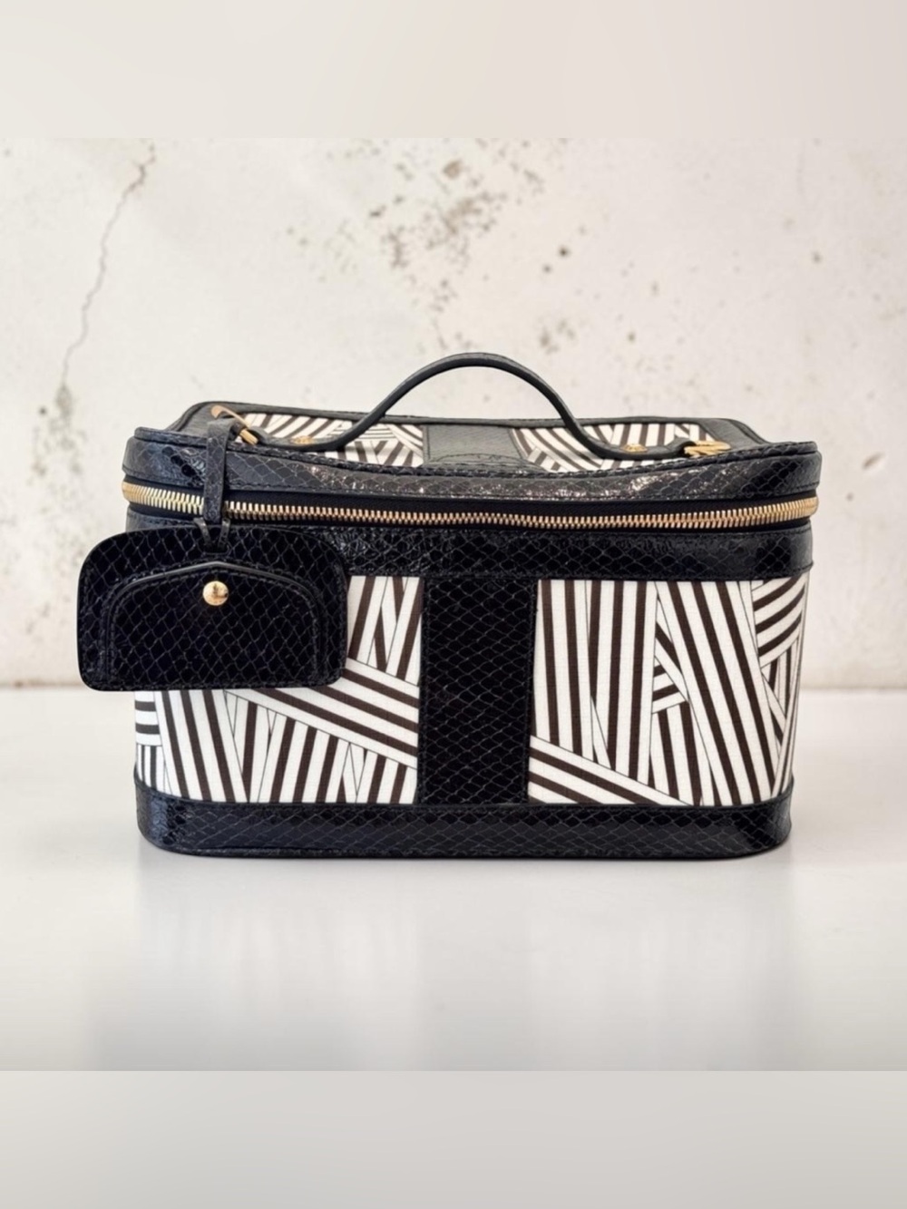 New York Icon Henri Bendel W57th Street Train Case in Disturbed Pattern